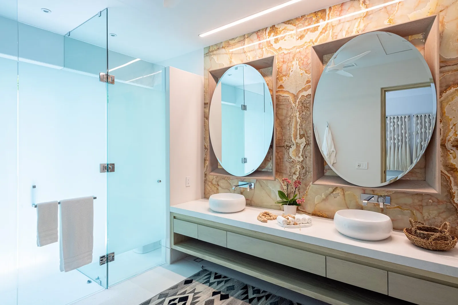 Garden View Suite 7: the bathroom
