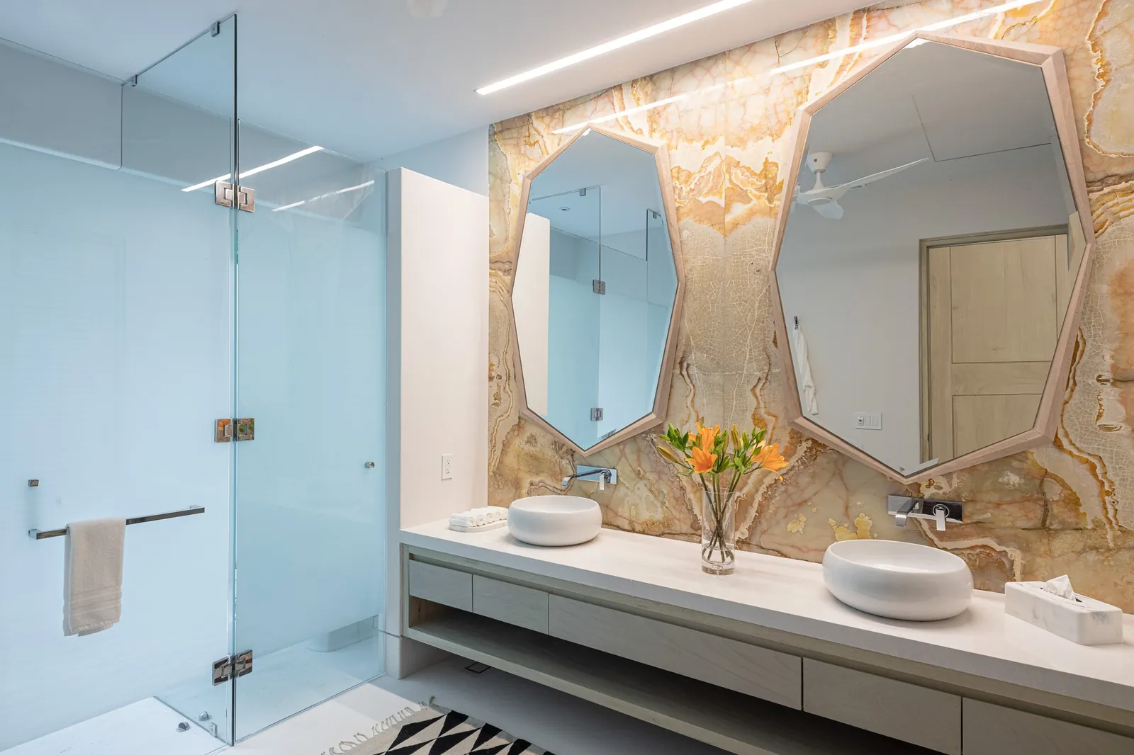 Garden View Suite 8: the bathroom