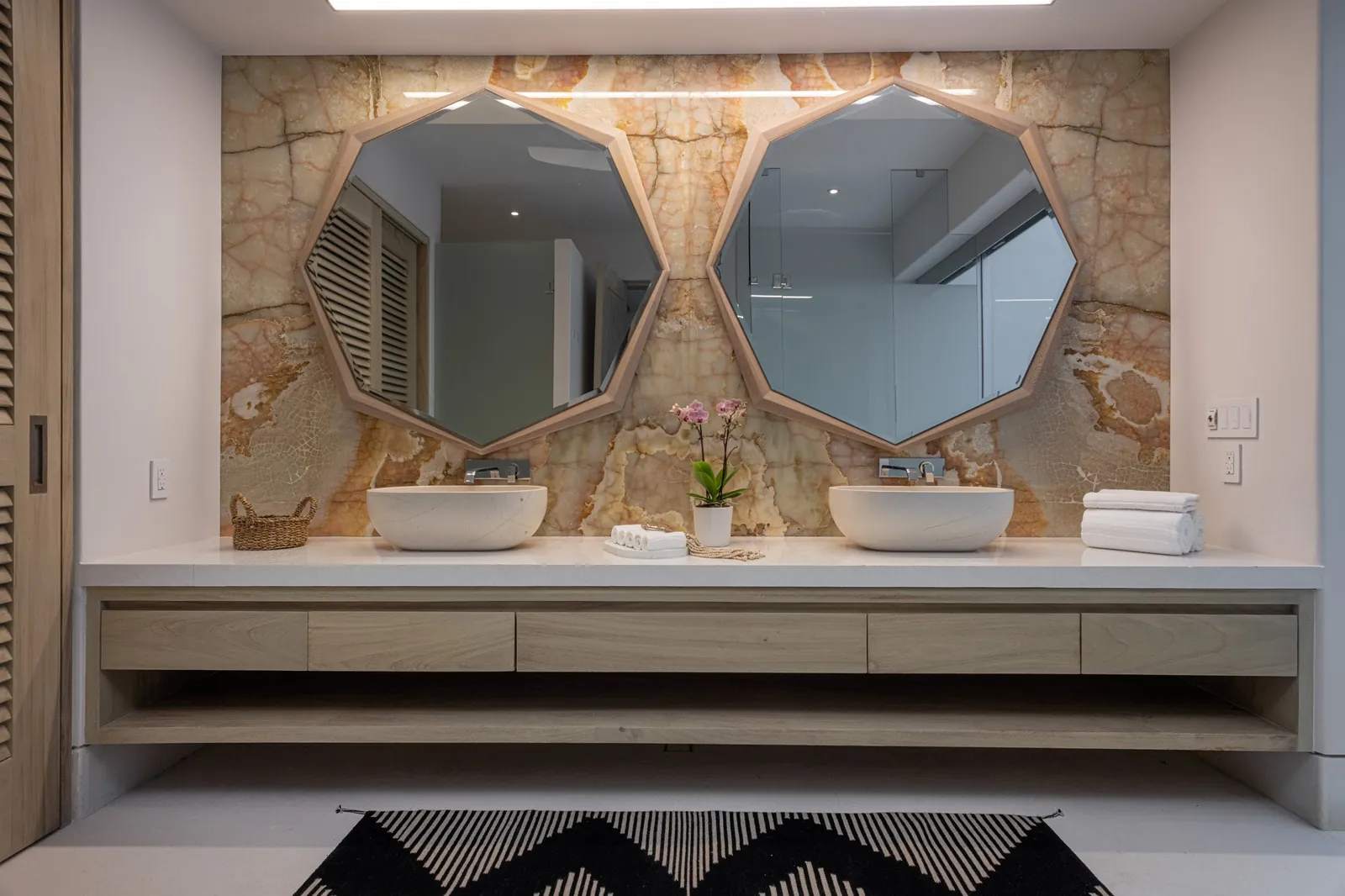 Ocean View Suite 5: the bathroom vanity